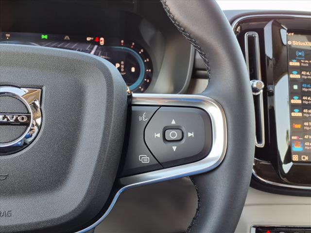 2025 Volvo XC40 B5 Plus Bright Theme