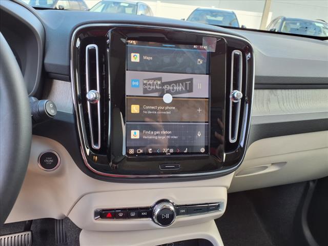 2025 Volvo XC40 B5 Plus Bright Theme