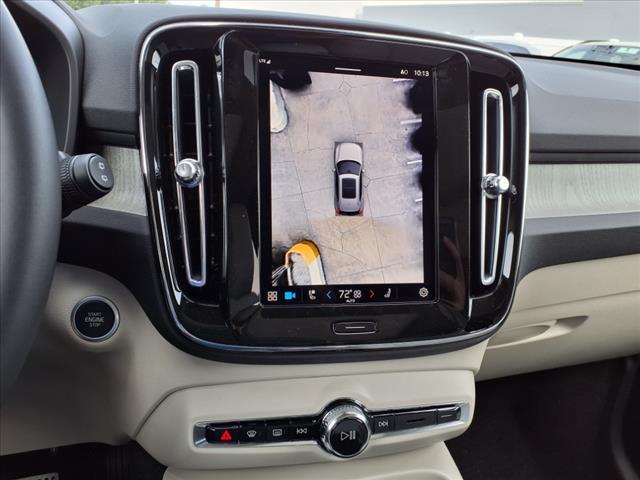 2025 Volvo XC40 B5 Plus Bright Theme