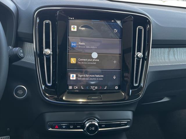 2025 Volvo XC40 B5 Ultra Bright Theme