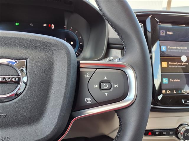 2025 Volvo XC40 B5 Ultra Bright Theme
