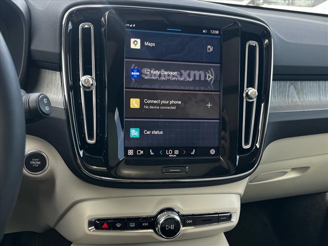 2025 Volvo XC40 B5 Ultra Bright Theme
