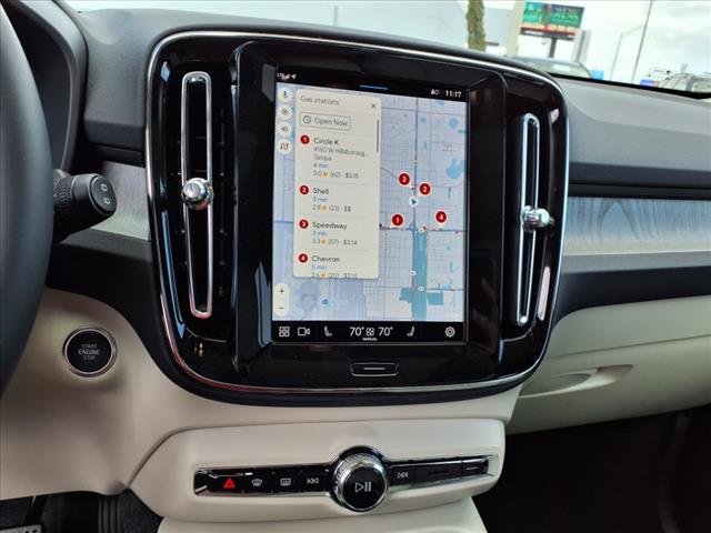 2025 Volvo XC40 B5 Ultra Bright Theme