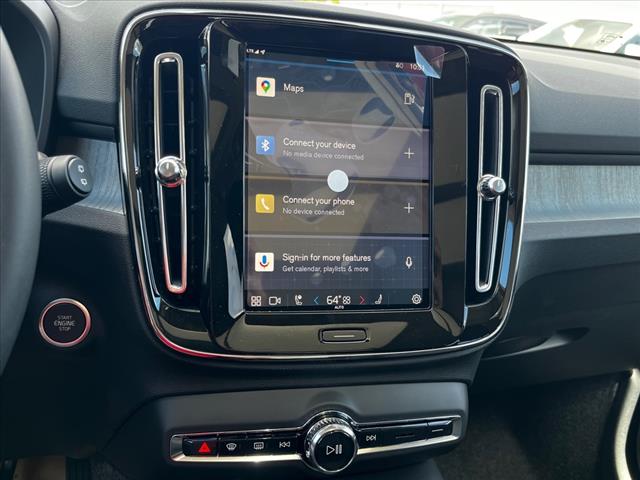 2025 Volvo XC40 B5 Core Bright Theme