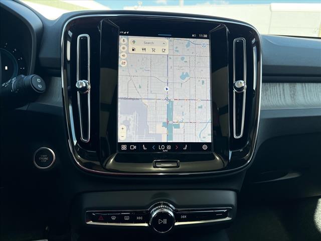 2025 Volvo XC40 B5 Core Bright Theme