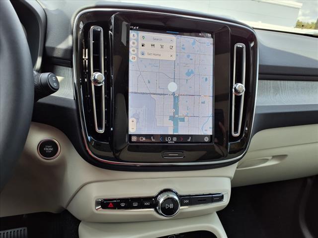 2025 Volvo XC40 B5 Ultra Dark Theme