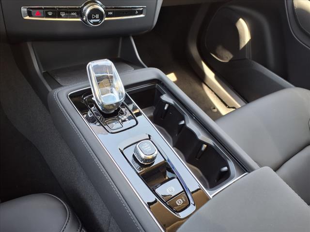 2025 Volvo XC90 B5 Core Bright Theme
