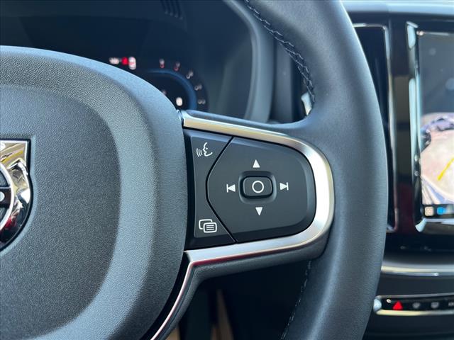 2025 Volvo XC60 B5 Core Dark Theme