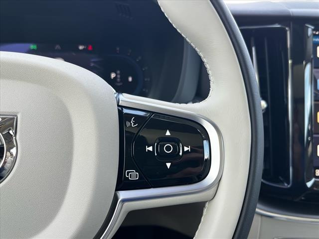 2025 Volvo XC60 B5 Core Dark Theme