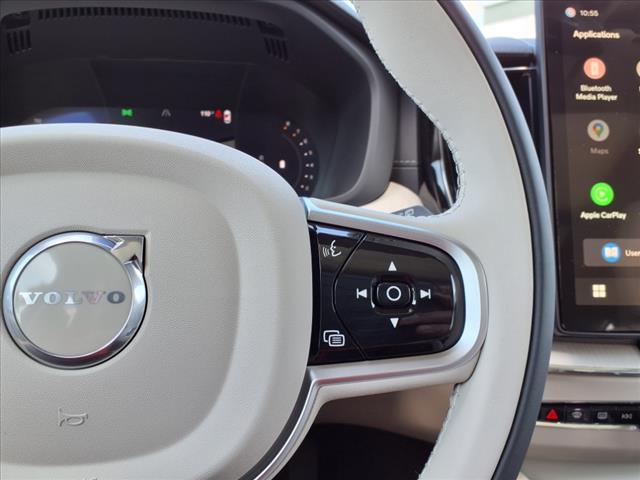 2026 Volvo XC60 B5 Ultra Dark Theme