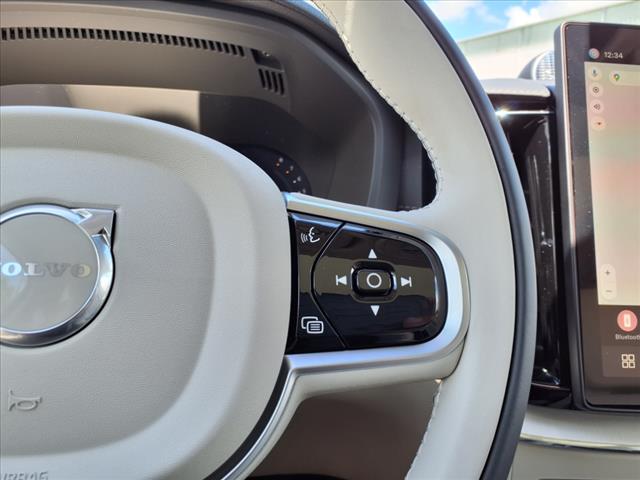 2026 Volvo XC60 B5 Ultra Dark Theme