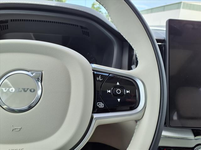 2026 Volvo XC60 B5 Ultra Dark Theme