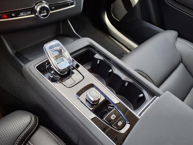 2025 Volvo XC90 T8 Ultra Bright Theme 7P