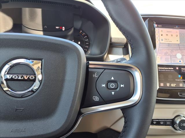 2026 Volvo XC40 B4 Plus Bright Theme
