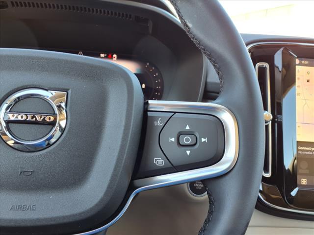 2026 Volvo XC40 B4 Plus Bright Theme