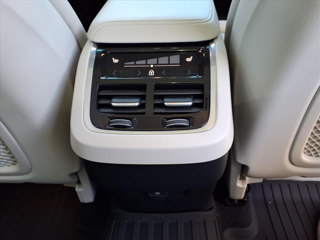 2023 Volvo XC60 B5 Ultimate Bright Theme