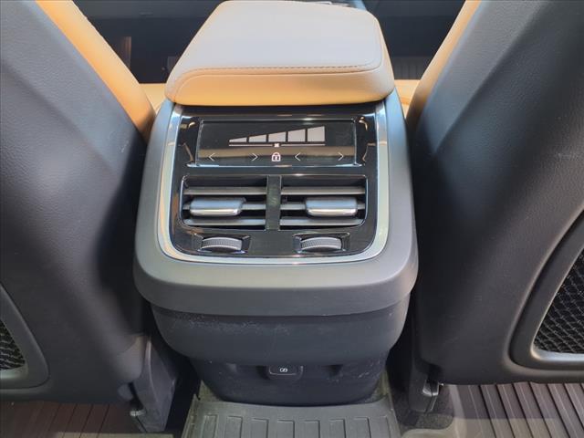 2023 Volvo XC60 B5 Ultimate Bright Theme