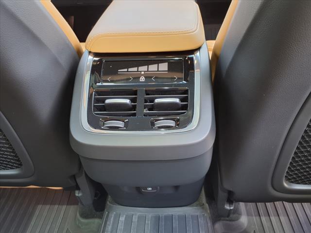 2023 Volvo XC60 B5 Ultimate Dark Theme