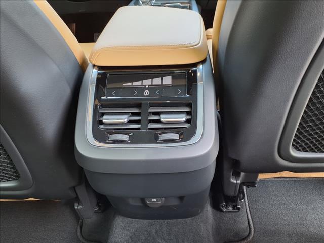 2023 Volvo XC60 B5 Ultimate Bright Theme