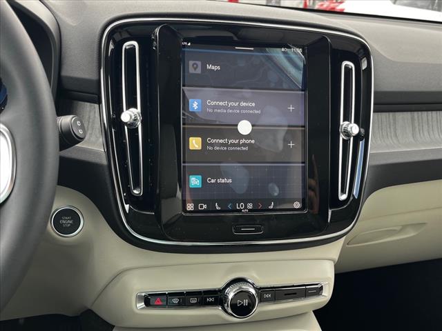2025 Volvo XC40 B5 Plus Dark Theme