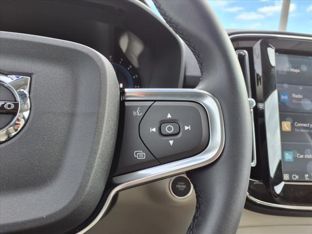 2025 Volvo XC40 B5 Plus Dark Theme
