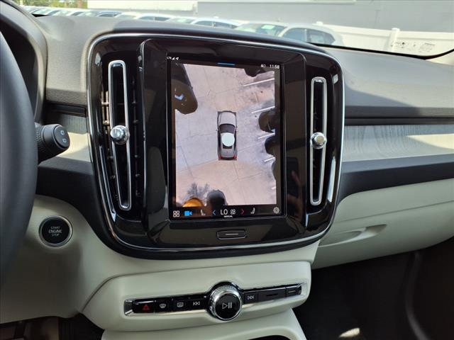 2025 Volvo XC40 B5 Plus Dark Theme