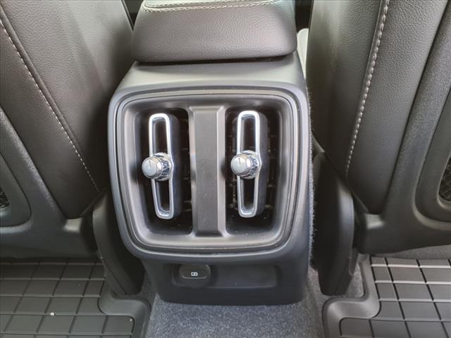 2024 Volvo XC40 B5 Plus Bright Theme
