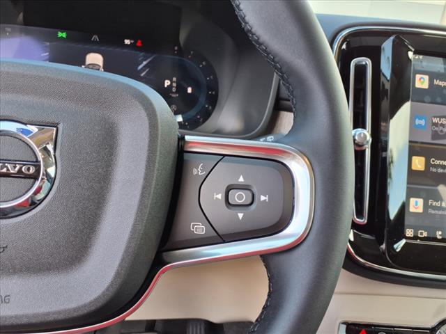 2025 Volvo XC40 B5 Plus Bright Theme
