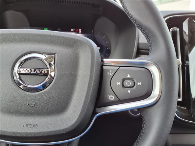 2025 Volvo XC40 B5 Plus Bright Theme