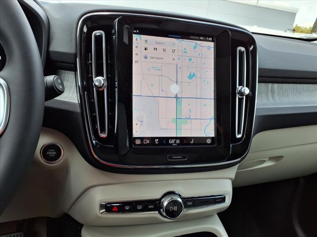 2025 Volvo XC40 B5 Plus Bright Theme