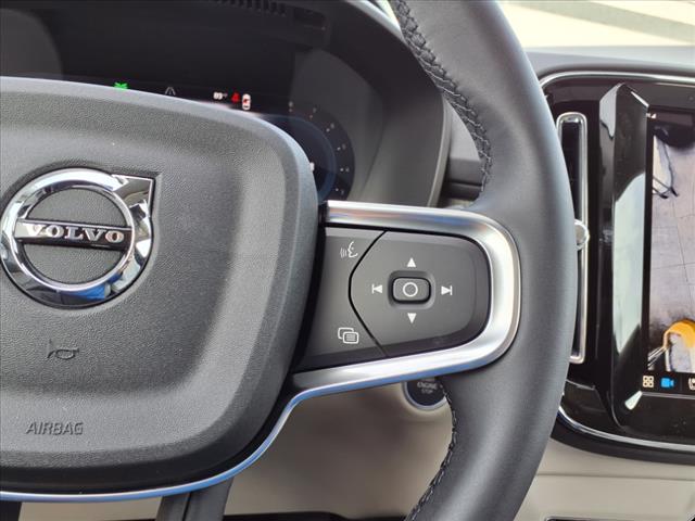 2025 Volvo XC40 B5 Plus Bright Theme