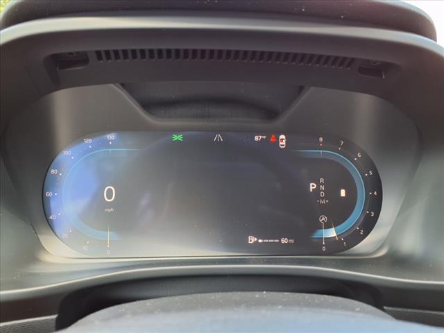 2025 Volvo XC40 B5 Ultra Bright Theme