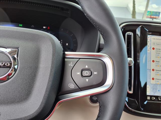 2025 Volvo XC40 B5 Ultra Bright Theme