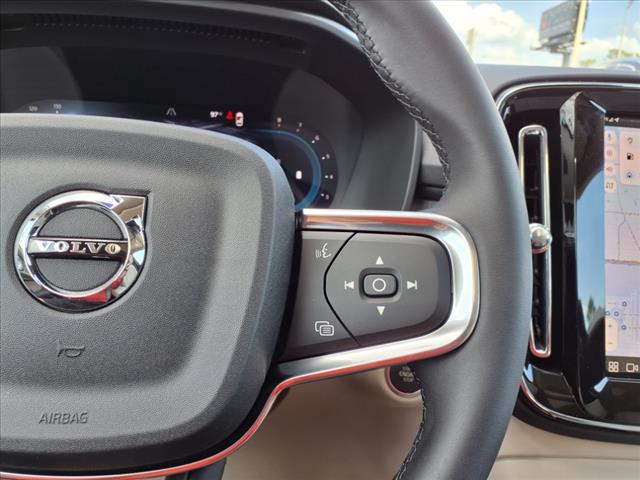 2025 Volvo XC40 B5 Ultra Bright Theme