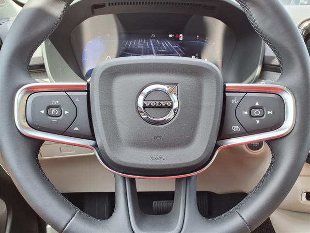 2025 Volvo XC40 B5 Ultra Dark Theme