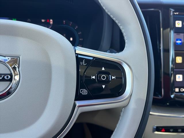 2025 Volvo XC60 B5 Plus Dark Theme