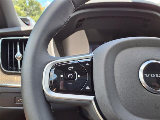 2026 Volvo XC60 B5 Plus Dark Theme