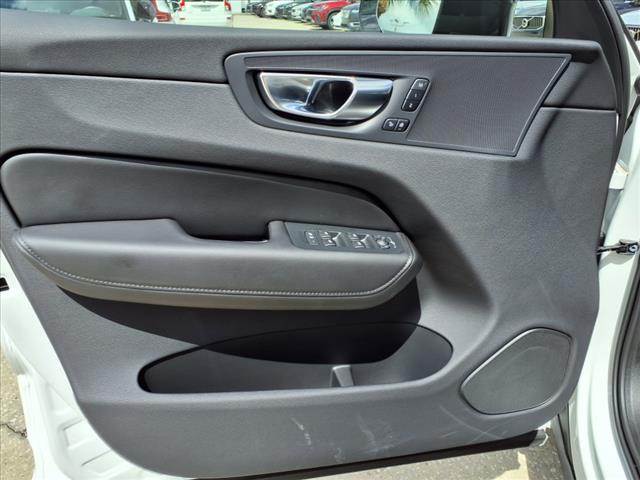 2025 Volvo XC60 B5 Plus Dark Theme