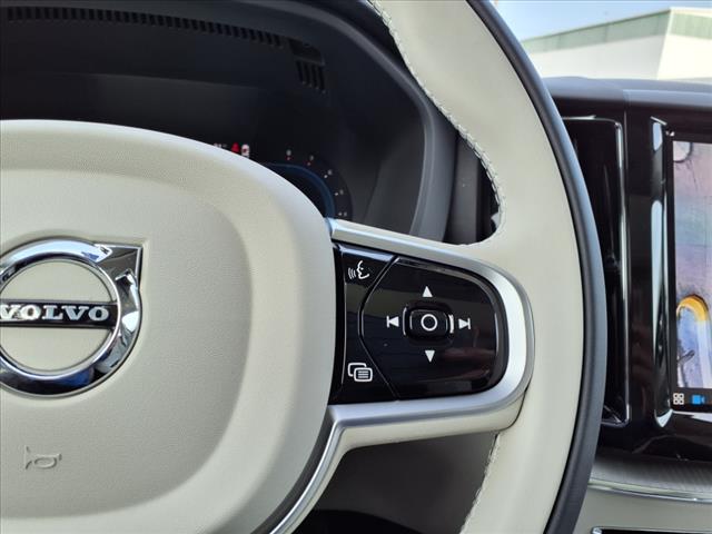 2025 Volvo XC60 B5 Plus Dark Theme