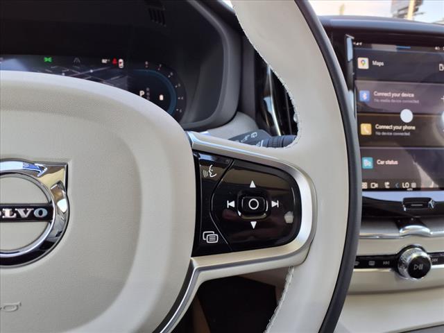 2025 Volvo XC60 B5 Plus Dark Theme