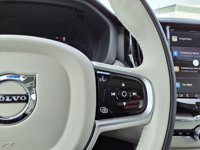 2025 Volvo XC60 B5 Plus Dark Theme