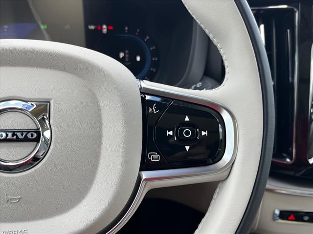2025 Volvo XC60 B5 Core Dark Theme