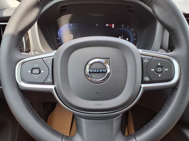 2025 Volvo XC60 B5 Core Dark Theme