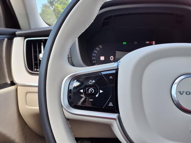 2026 Volvo XC60 B5 Ultra Dark Theme