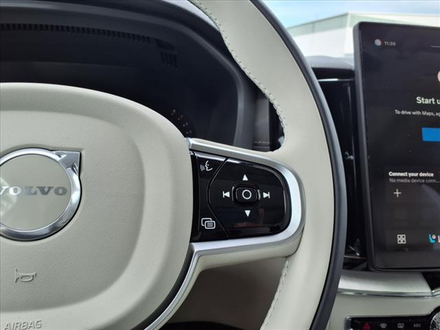 2026 Volvo XC60 B5 Ultra Dark Theme
