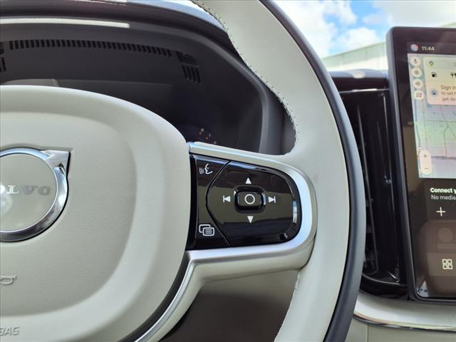 2026 Volvo XC60 B5 Ultra Dark Theme