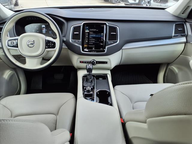 2022 Volvo XC90 T5 Momentum