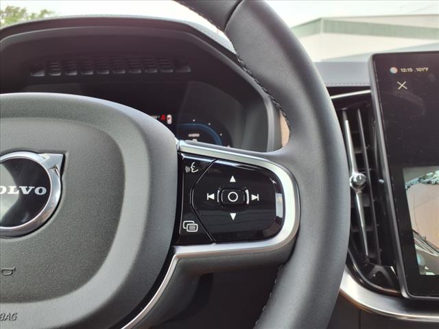 2025 Volvo XC90 T8 Core Bright Theme
