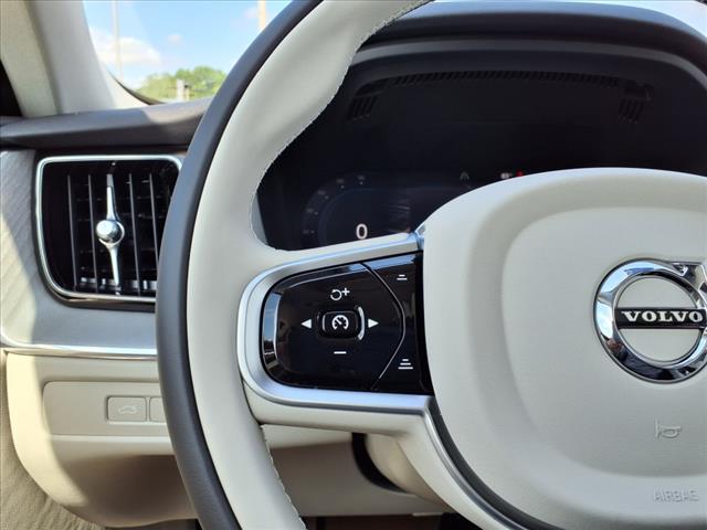 2025 Volvo XC60 T8 Plus Dark Theme