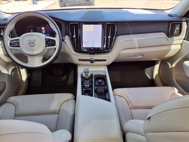 2023 Volvo XC60 B5 Ultimate Bright Theme